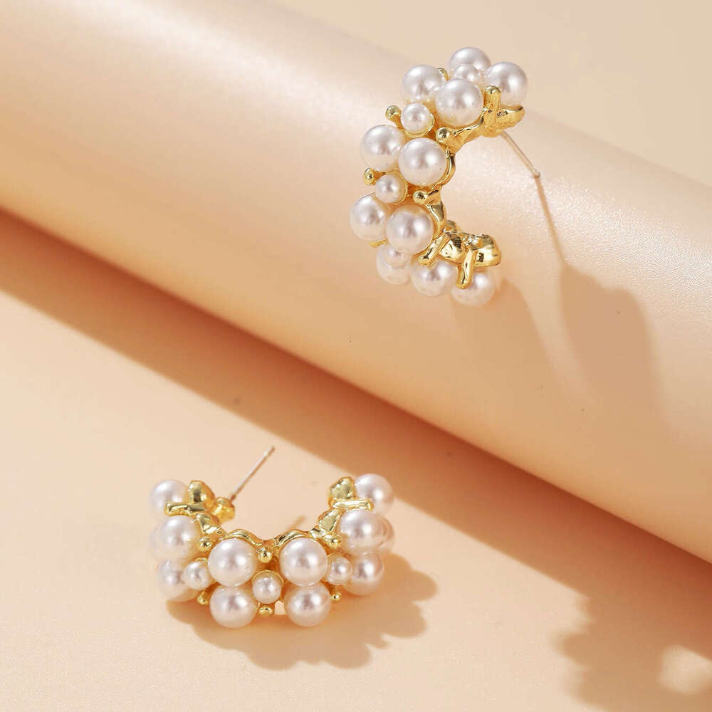 Hot selg inlaid with creative simplicity and temperament, pearl C-shaped earrings for women