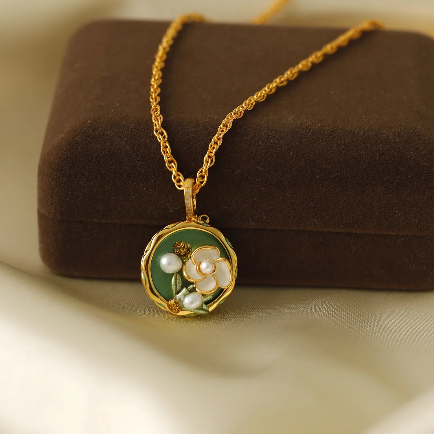 Green oil painting style pearl flower drop glaze necklace French court retro style sweater chain for women 241220