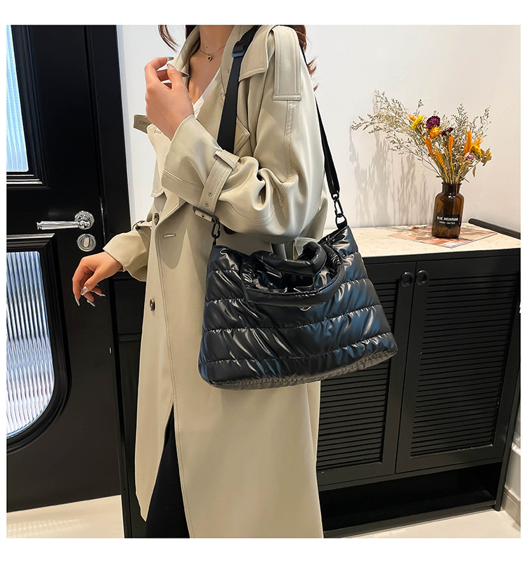 Designer Solid Color Large Capacity Women's Handbag New Multifunctional Bag Casual Bag Down Cotton Jacket Shoulder Bag Lightweight Outdoor Bag