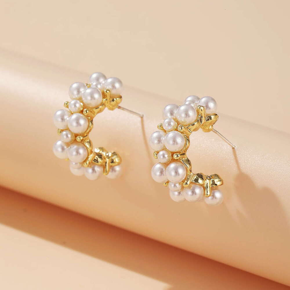 Hot selg inlaid with creative simplicity and temperament, pearl C-shaped earrings for women