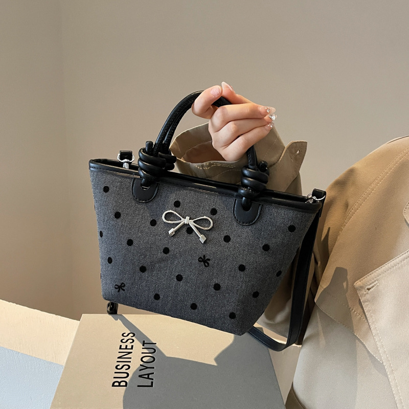 2025 Designer Free shipping 2025 3 new Single Shoulder Bag for Women flap fashion bow square Handheld crossbody bag