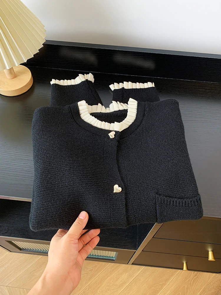 Womens Clothing 2024 Autumn Love Button Knitted Cardigan Jacket Lazy Style Sweet Fashion Sweater Tops 241220