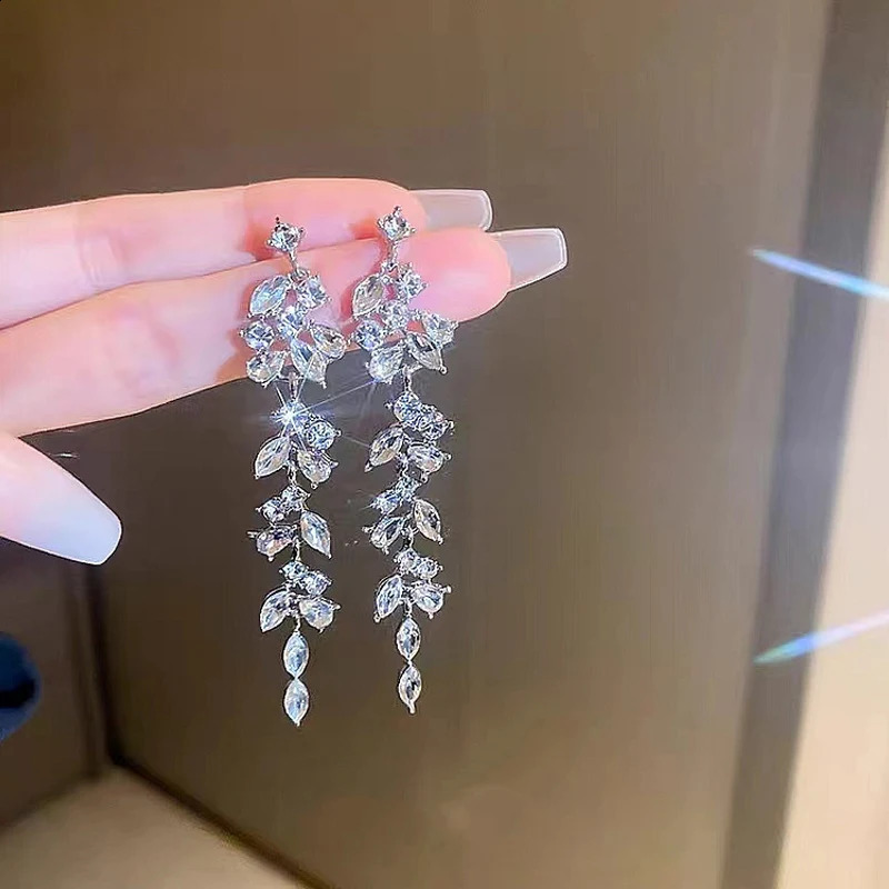 Exquisite Leaves Long Tassel Dangle Earrings For Women Full Rhinestone Zircon Leaf Temperament Earring Party Wedding Jewelry 241223