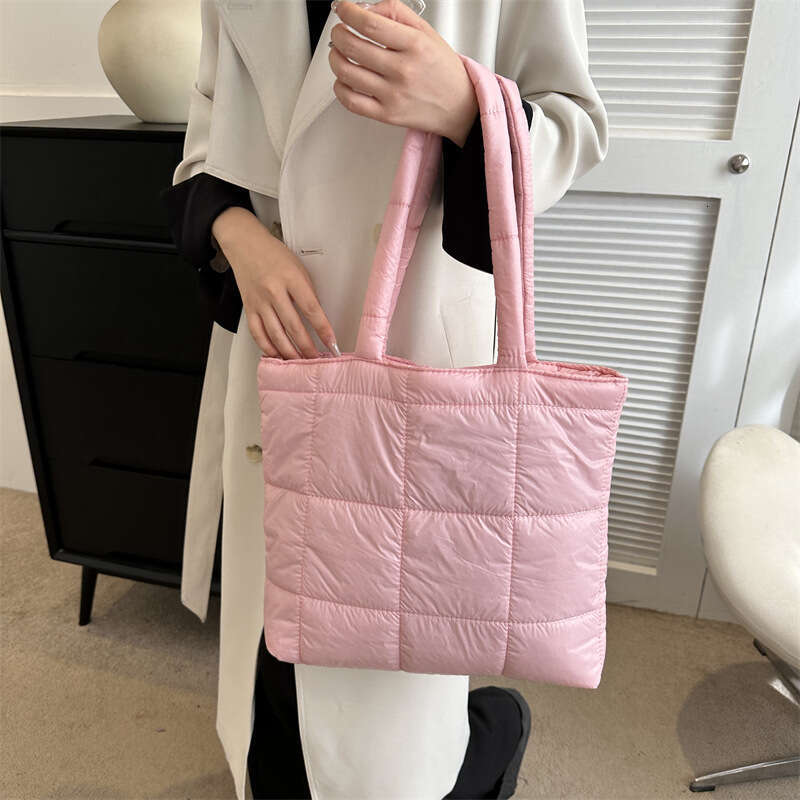 Fashionable Gge New Large Capacity Korean Version Solid Color Down Cotton Casual Embroidery Thread Western-Style Single Shoulder Handbag