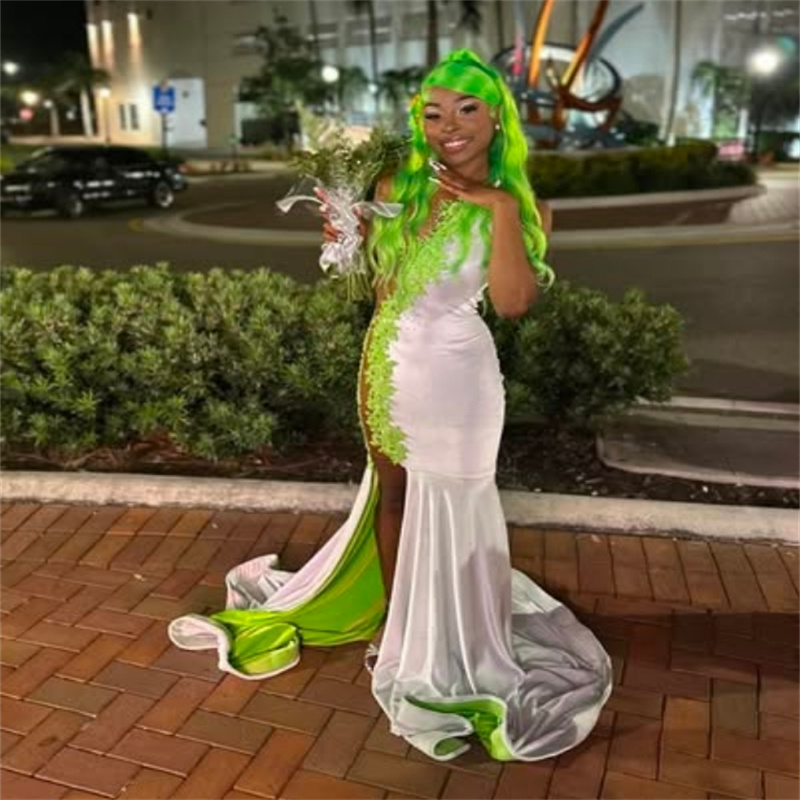 Amazing Black Girls Prom Dress With Green Lace Beaded O Neck Mermaid Evening Dress Sexy Slit Dance Formal Birthday Party Gowns Illusion Back Vestio De