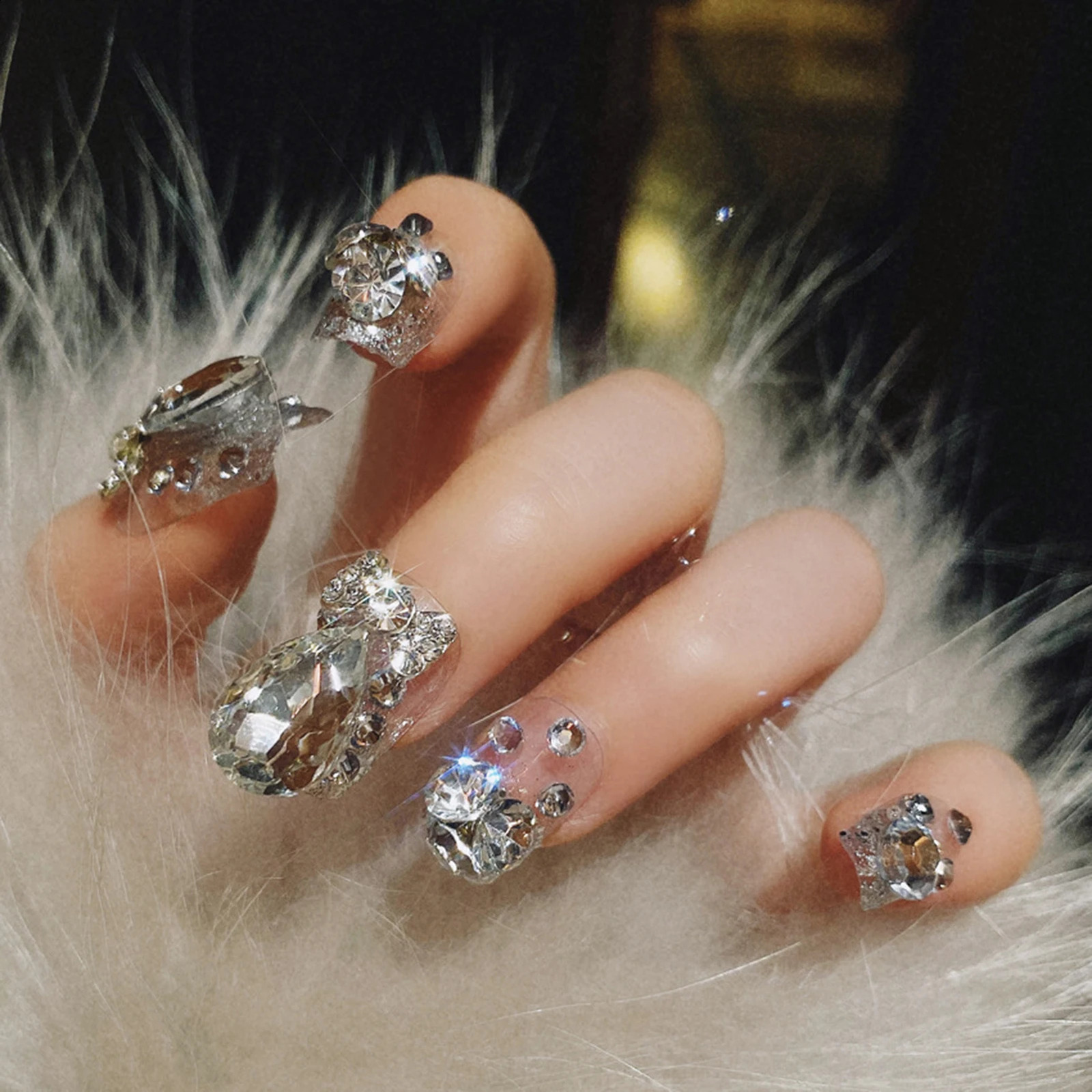 24PCSSets Wedding Bride Fake Nails Glitter Crystal Pearl Rhinestone Nail Patch Full Nail Tips Fingernail Women Nail Art Tips 241223