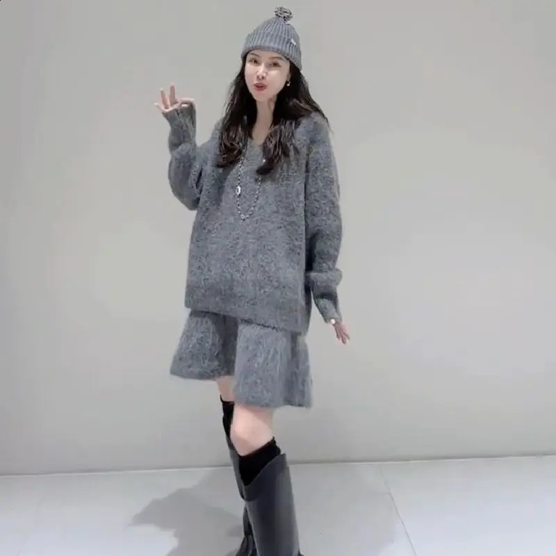 Womens Korean Retro Raccoon Velvet Sweater Casual Half Skirt Elegant 2-Piece Set Spring and Autumn 241220