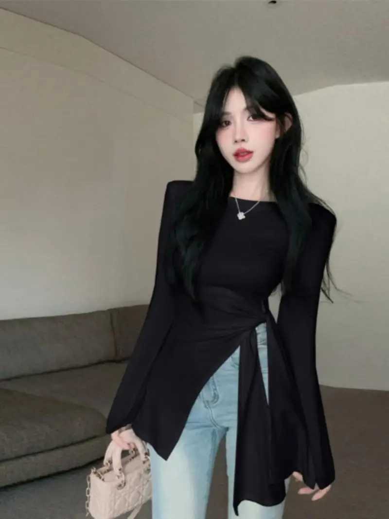 Irregular slotted waist length Sved T-shirt unique and stylish design with shoulder pads as the base and top W241223