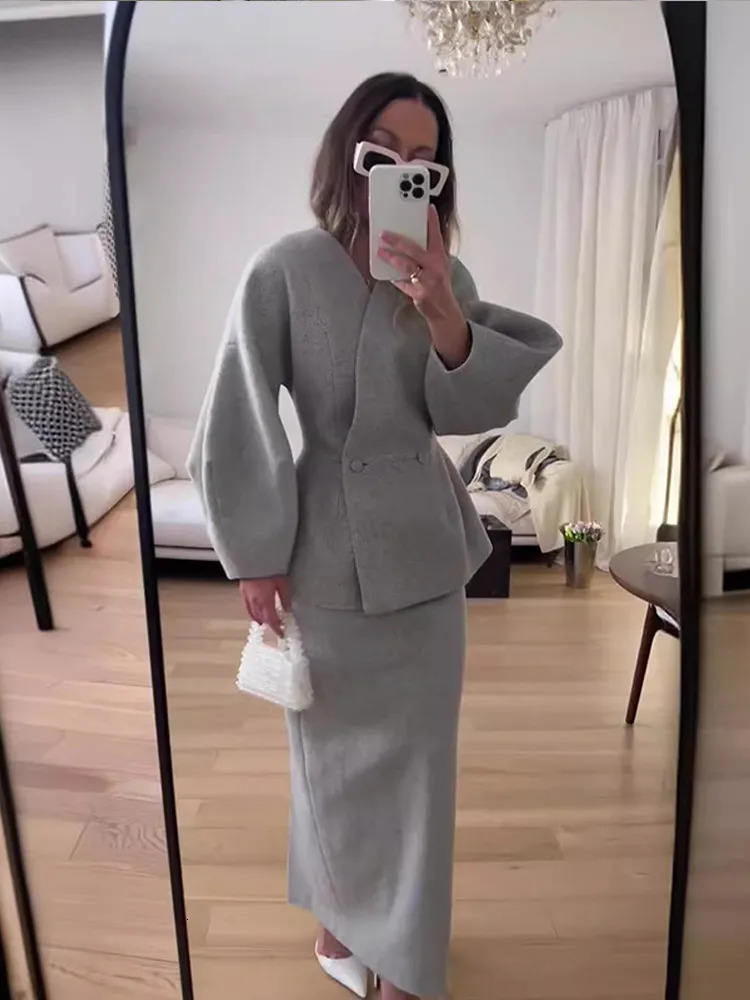 Elegant puff sleeves ultra-thin fit high waisted womens coat tight fitting set fashionable V-neck solid buttons womens 2-piece set fashionable streetw