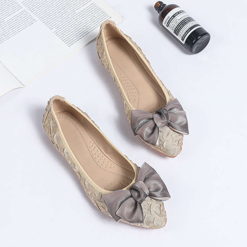 Soft Soled Bean For Women's Summer New Grandma Shallow Mouth Scoop Shoes, Low Heel Small Fragrant Style Matching Skirt Single Shoes