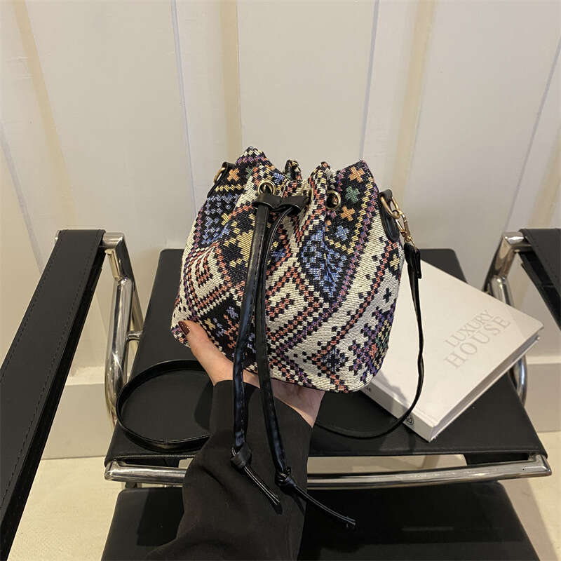 Ethnic Style Women's Fashion Retro Bucket Bag, Personalized Outdoor Leisure Handbag, Hand-Held Coin Purse