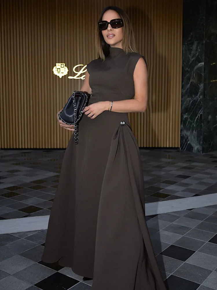 Elegant Oblique Collar Pleated A-line Dress For Women Fashion Brown Sleeveless Slim Long Dresses 2024 Evening Party Gowns 241223