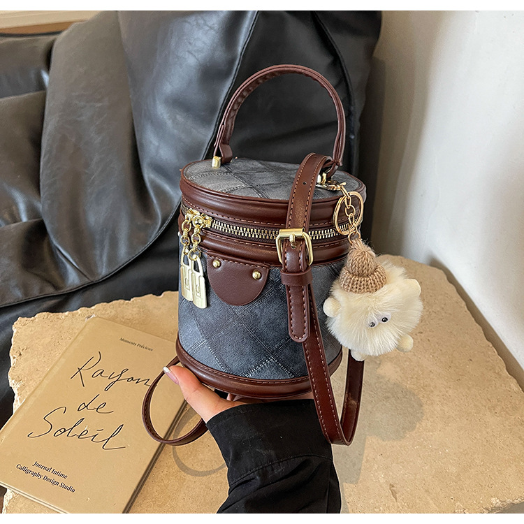 2025 Designer shipping new Free 3 Single Shoulder Bag for Women flap fashion square Handheld crossbody Cydrical bucket bag