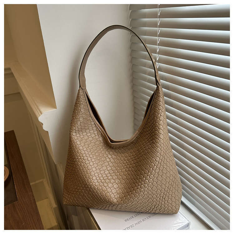 Casual Retro Large Capacity For Women, New Popular Explosive Styles, Versatile And Stylish Shoulder Bag, Woven Bucket Bag