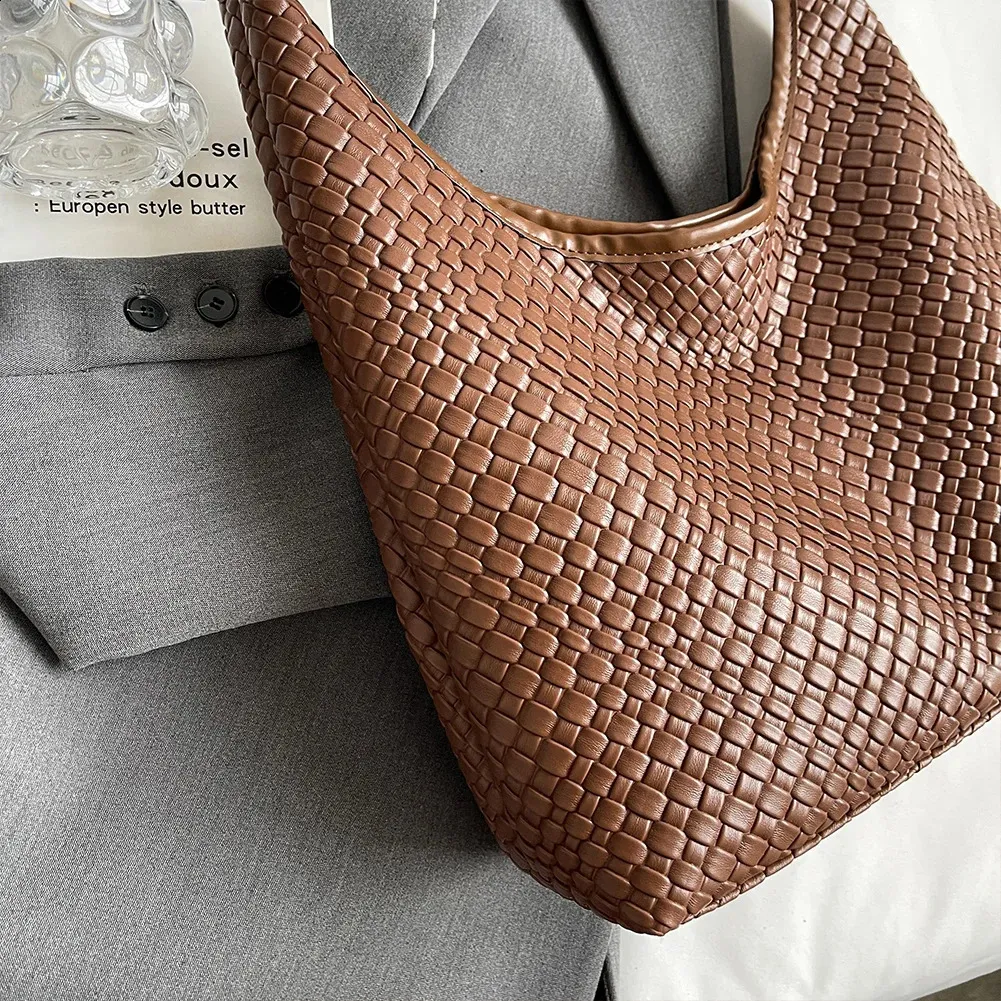 Trendy Leather Armpit Handbag for Women Spacious Woven Shoulder Tote for Everyday Use