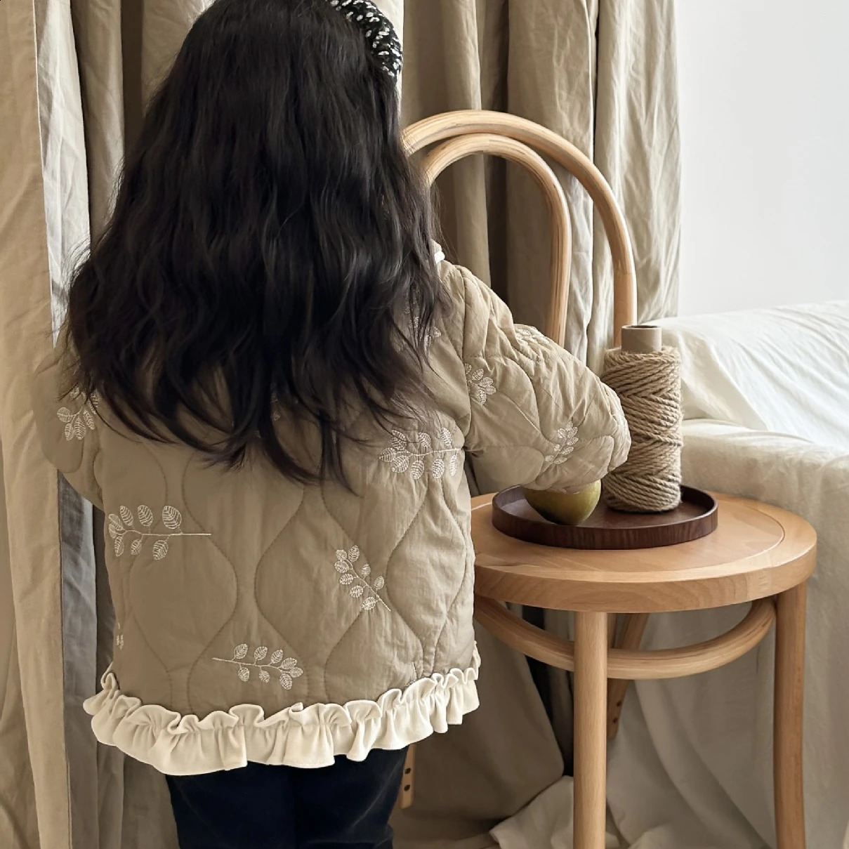 Childrens Winter Cotton Coat Babys Embroidered Flower Down Coat Girls Bow Round Neck Jacket Coat Kids Winter Jacket Parka 241223