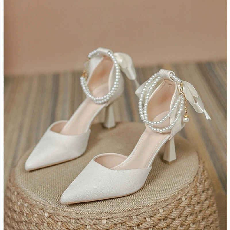 Classic pearl chain pump suitable for womens wedding shoes and womens shoes 241223