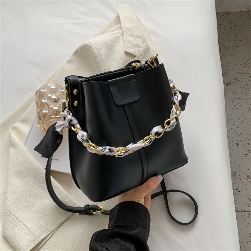 Stylish and simple women's bags new versatile shoulder bags contrasting colors and textures silk scarves chains bucket bags