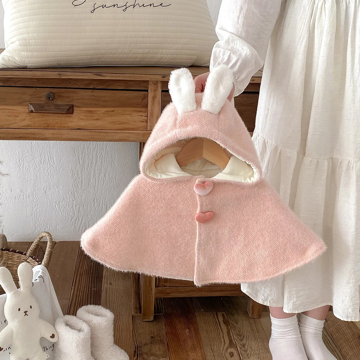 Autumn Winter born Girls Cloaks Hooded Hairy Rabbit Ears Warm Cute Solid Baby Girl Coat Plus Velvet Princess Infant Girl Coat 241223