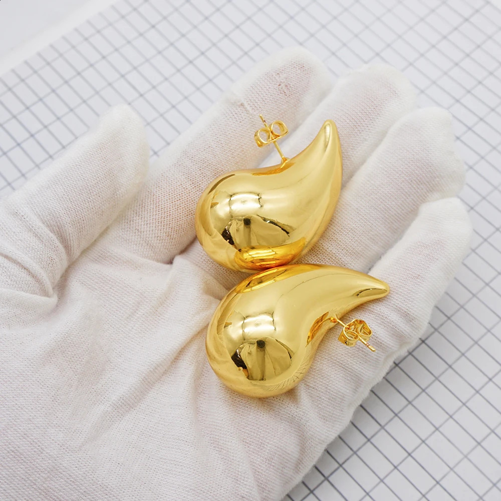 Golden large-sized water droplet hollow earrings for womens fashion earrings 241224