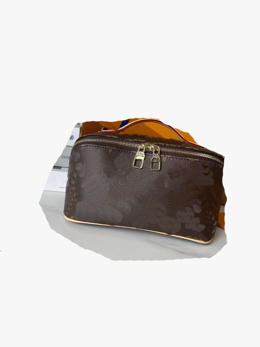 2025WASH BAG Cosmetic Bags & Cases Handbag Luxury Women's Fashion Bag Fashion Steam Engine Classic Hand Shoulder Diagonal Straddle Bag Shopping Bag