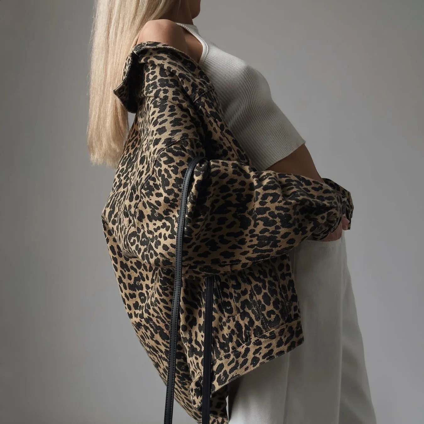Handsome Street Casual Leopard Print Denim Jacket For Women Loose Pocket Button Trendy Retro Denim Jacket Mid-Length 241223