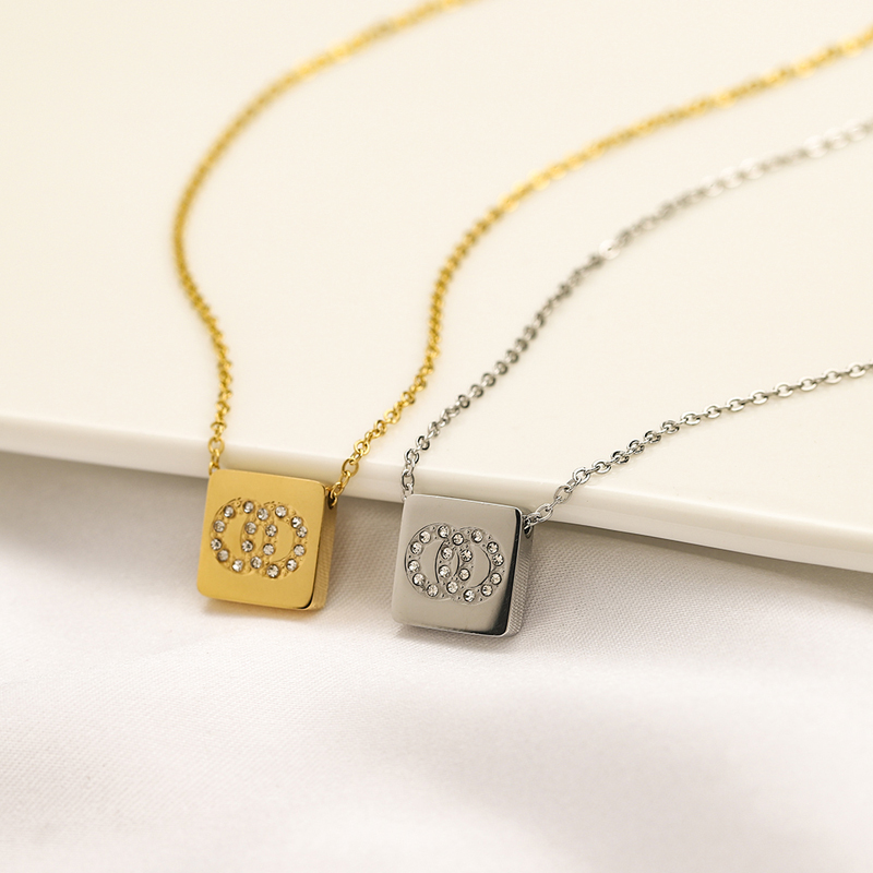 Charm Necklace Womens Pendant Choker Stainless steel Letter Inlay Crystal Pearl ks Chains Designer Jewelry Wedding pARTY Gifts