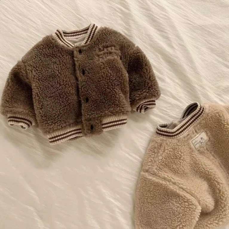 Autumn Winter Baby Plus Velvet Thicken Baseball Coat Girl Infant Letter Retro Cotton-padded Warm Tops Boy Children Fleece Jacket 241223