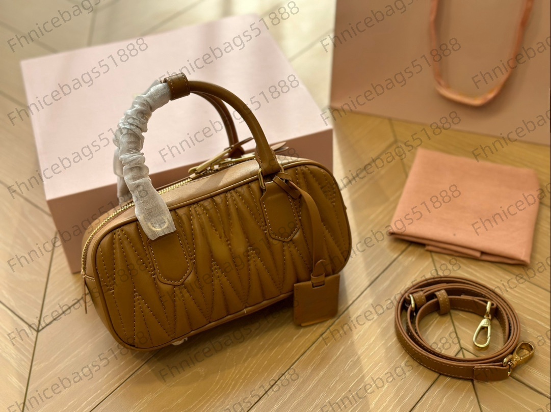 Designer Totes Woman Cosmetic Handheld Lambskin Wrinkles Shopping Bags Fashionable Handbags Ladies Summer Shoulder Bags Exquisite Sweet Purses