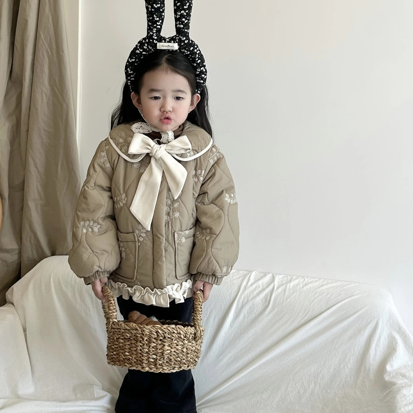 Childrens Winter Cotton Coat Babys Embroidered Flower Down Coat Girls Bow Round Neck Jacket Coat Kids Winter Jacket Parka 241223