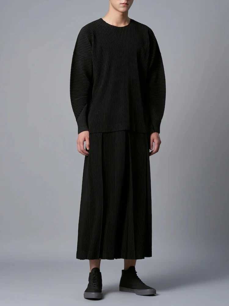 Miyake pleated mens long sleeved flat seam hem T-shirt full sleeved round neck T-shirt Korean streetwear casual top W241223
