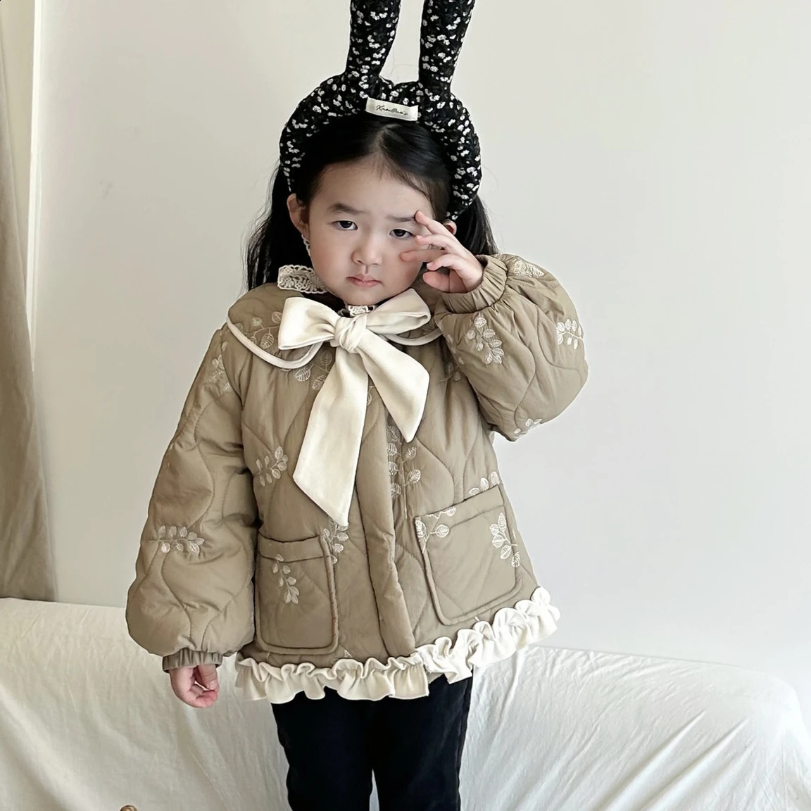 Childrens Winter Cotton Coat Babys Embroidered Flower Down Coat Girls Bow Round Neck Jacket Coat Kids Winter Jacket Parka 241223