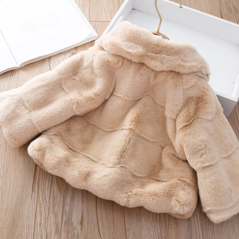 Fall winter baby clothes coats for girls infant outfits bow faux fur jacket outerwear 1 year babys birthday cloak shawl coats 241223