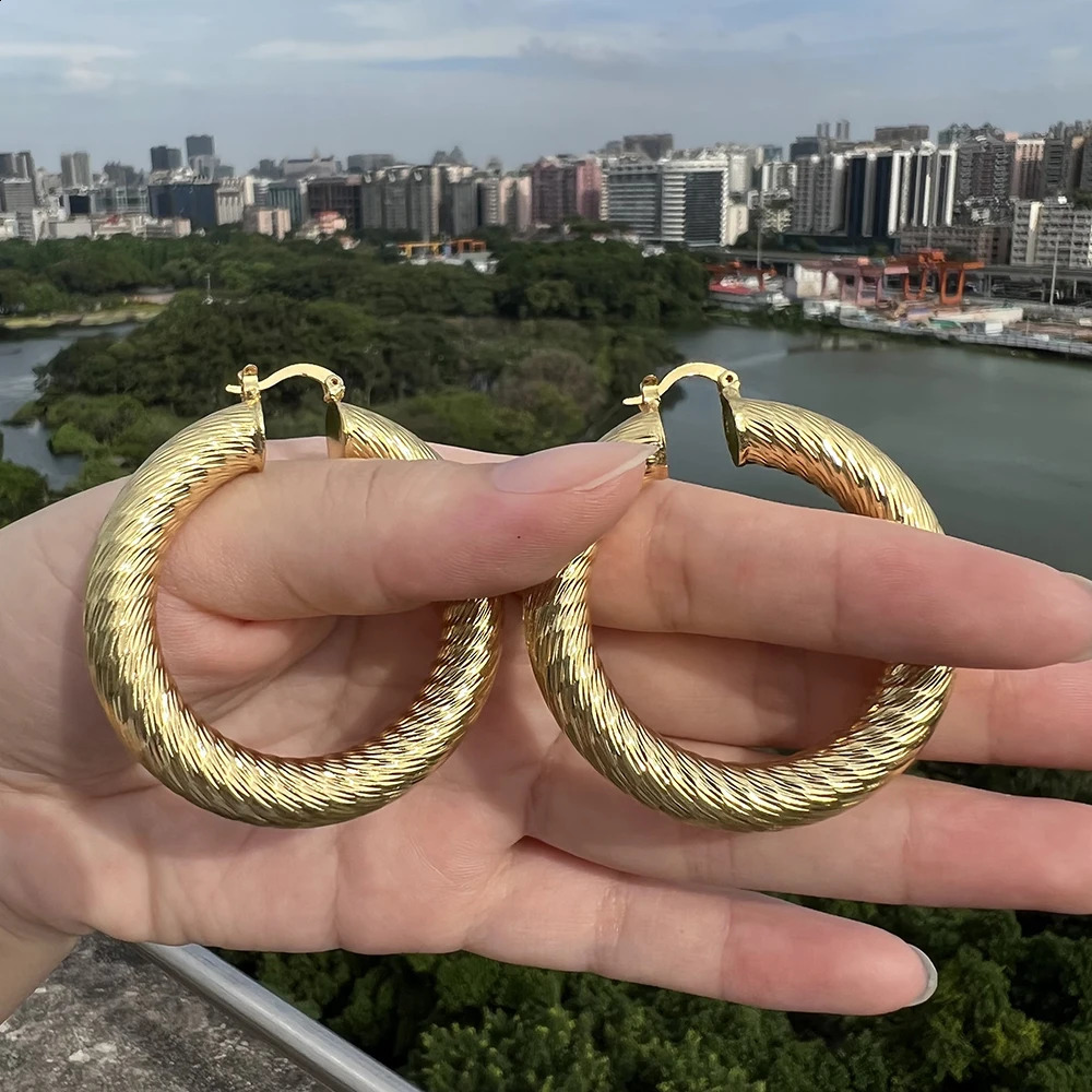 Big Hoop Earrings for Women Thick Metal Gold Color Twisted Loop Earrings 2025 Stud Trend Charm Large Earring 241224