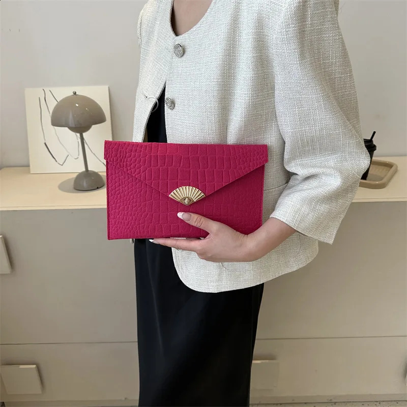 Casual Ladies Clutch Bag Simple Handheld Envelope Bags Felt Indentation Handbag Solid Color Business Womens Trend Bag 241224