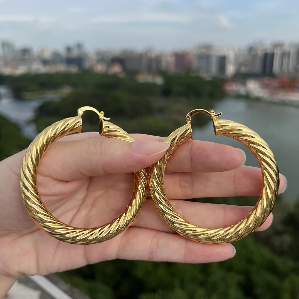 Big Hoop Earrings for Women Thick Metal Gold Color Twisted Loop Earrings 2025 Stud Trend Charm Large Earring 241224