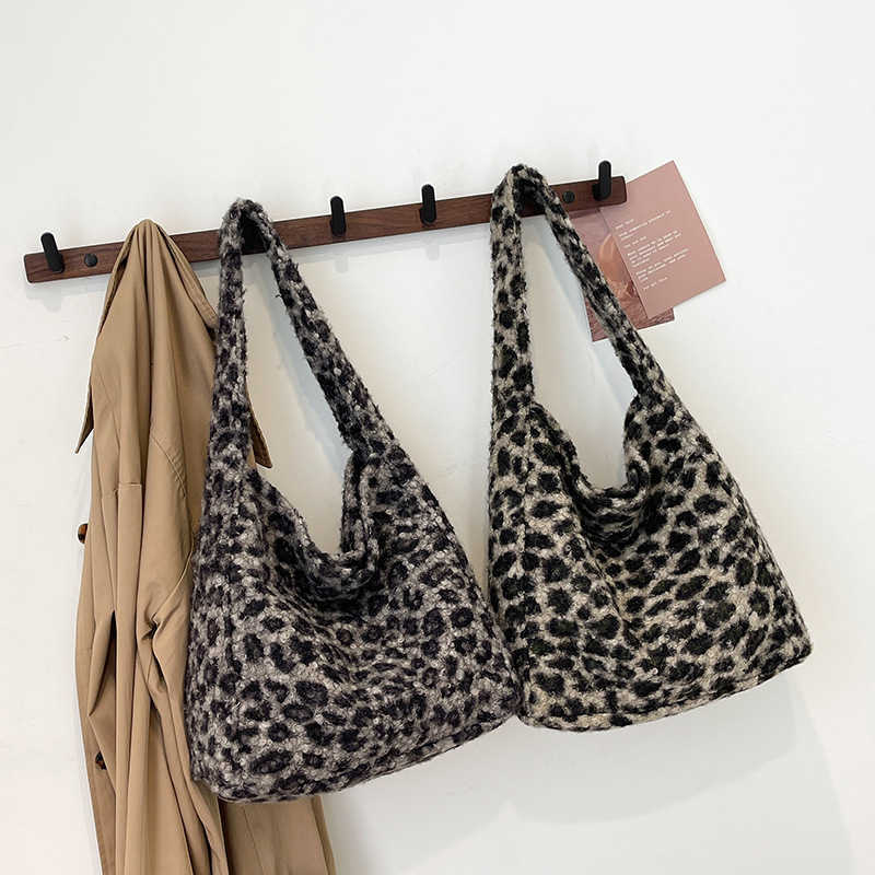 Korean version ins autumn and winter new plush large capacity two-piece commuting style lazy style single shoulder armpit tote bag 241231