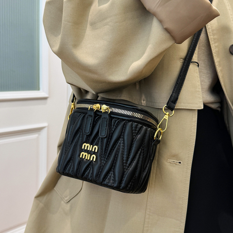 Free shipping 2025 new Single Shoulder Bags for Women lady flap black cosmetic bag crossbody bag