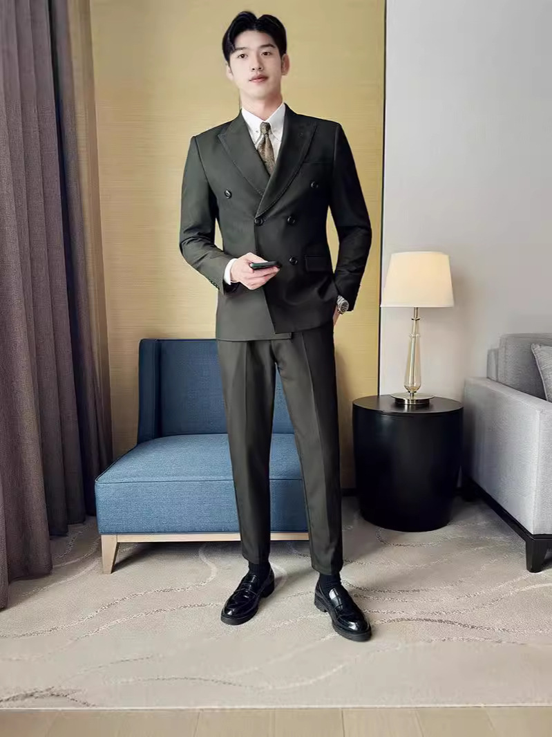 H227Sophisticated Men's Double-Breasted Wedding Attire - Seasonal Peak Lapel Suit Perfect for Grooms