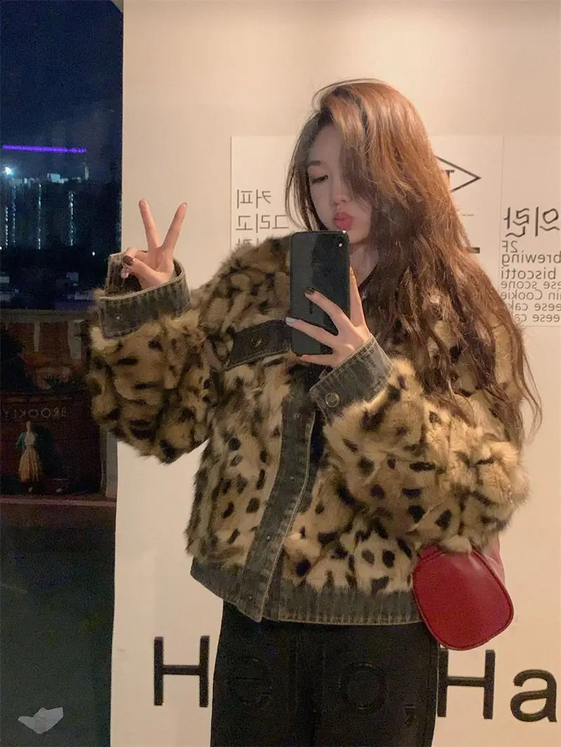 Women Leopard Printed Faux Fox Fur Spliced Denim Coat Winter Retro Patchwork Mink Fur Jeans Jacket Furry Outwear Tops 241223