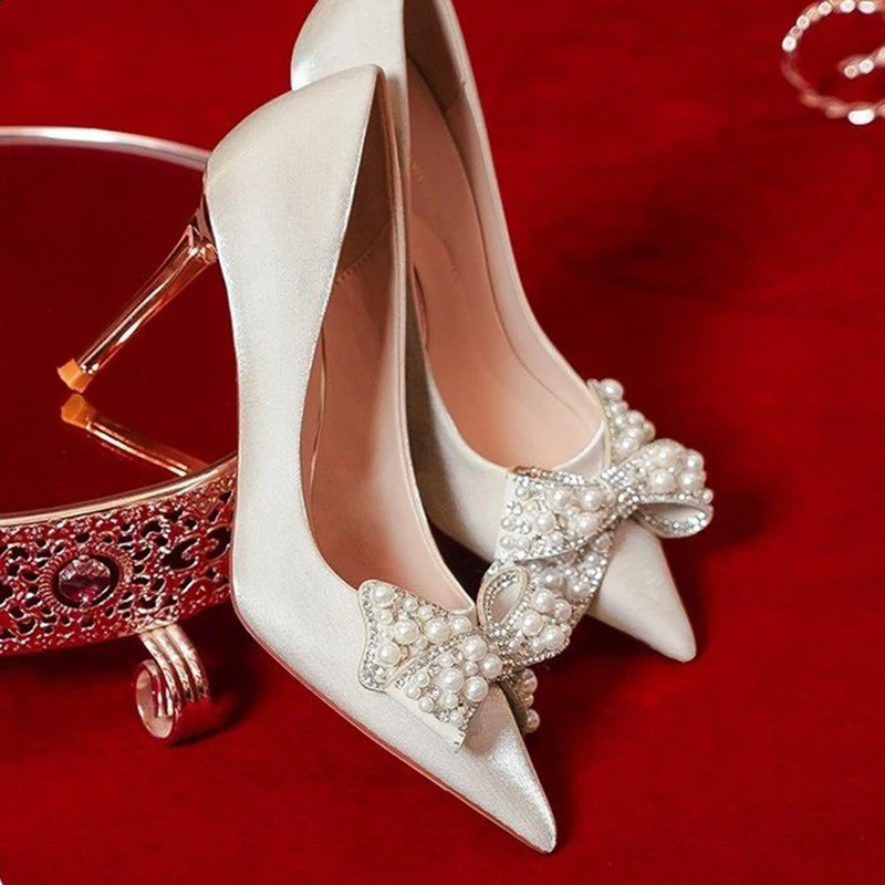 Pearl Bow Knot Womens Wedding Bridal Shoes Sexy Point Toe Fine High Heels Pump Womens Beige Satin High Heels 241223