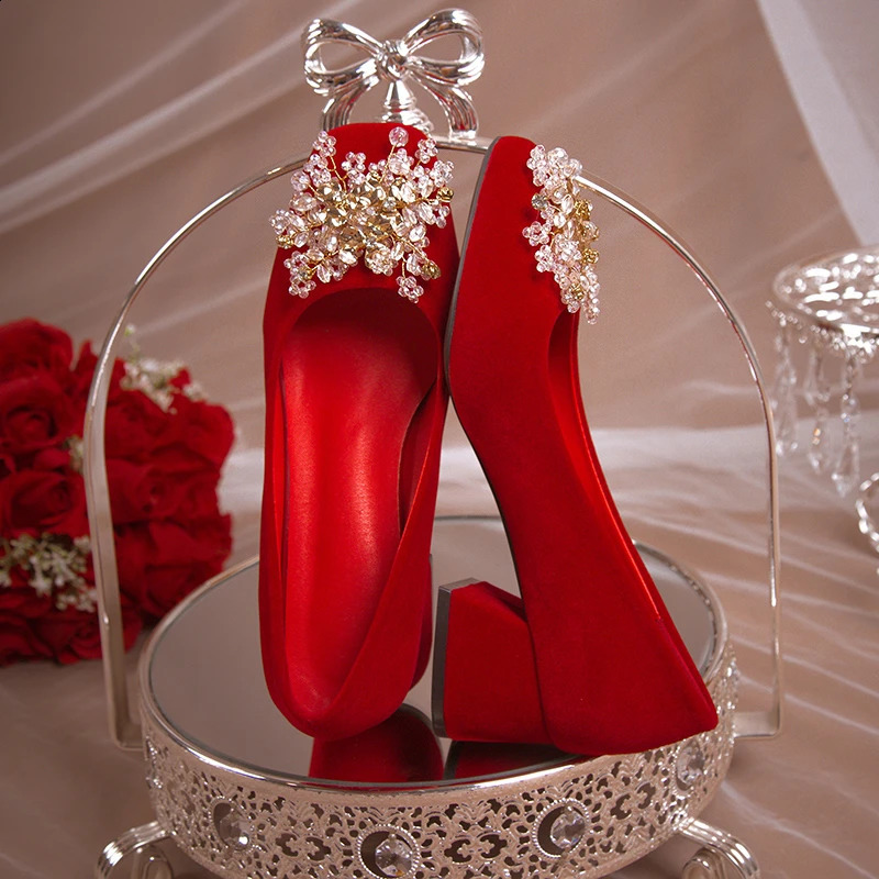 Elegant Womens Red Silk Wedding Bridal Shoes Pearl Bow Pointed Toe Pump Womens Sexy Party Dress High Heels Womens 241223