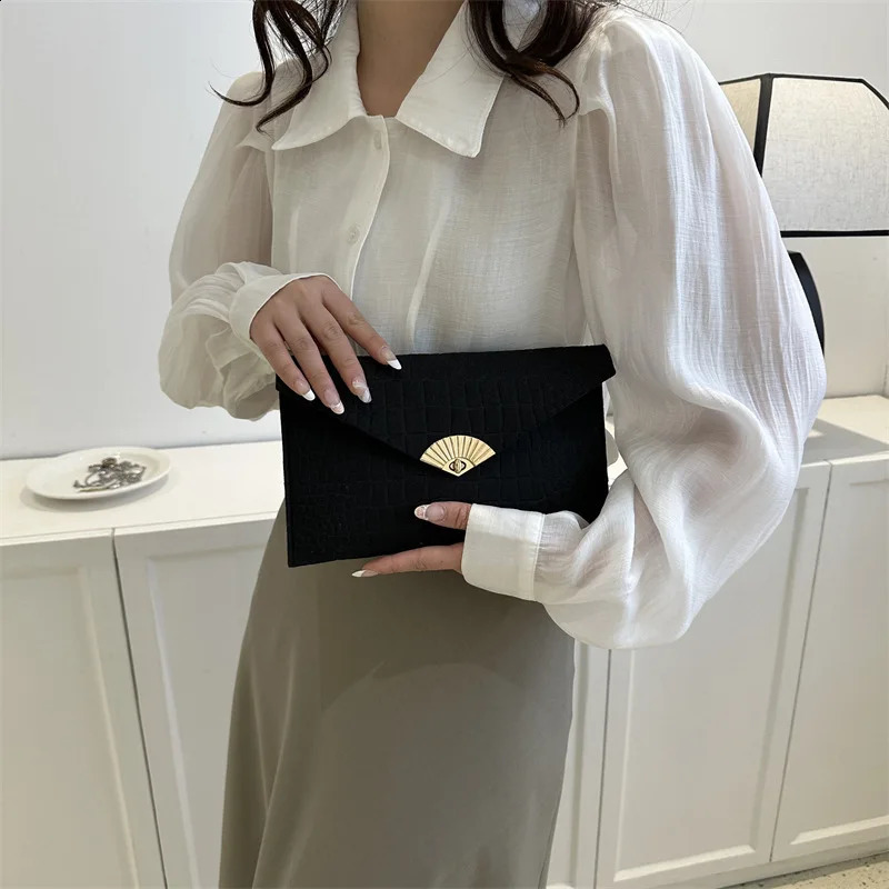 Casual Ladies Clutch Bag Simple Handheld Envelope Bags Felt Indentation Handbag Solid Color Business Womens Trend Bag 241224