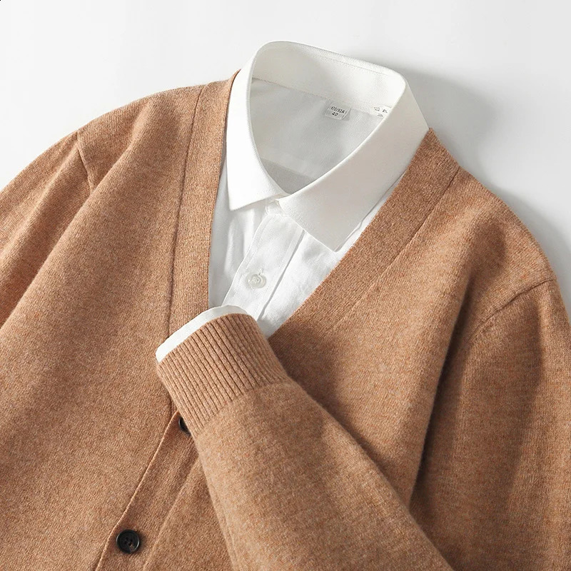 100% Merino wool mens V-neck cardigan cashmere sweater knitted high-quality solid color sweater for autumn and winter 241223