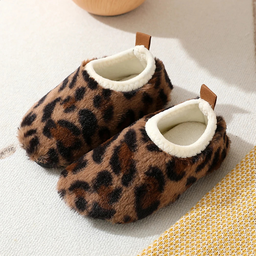 Kids Plush House Shoes Fluffy Home Slippers Non Slip Fuzzy Socks Slippers Light Barefoot Walking Shoes for Kids Boys Girls 241223