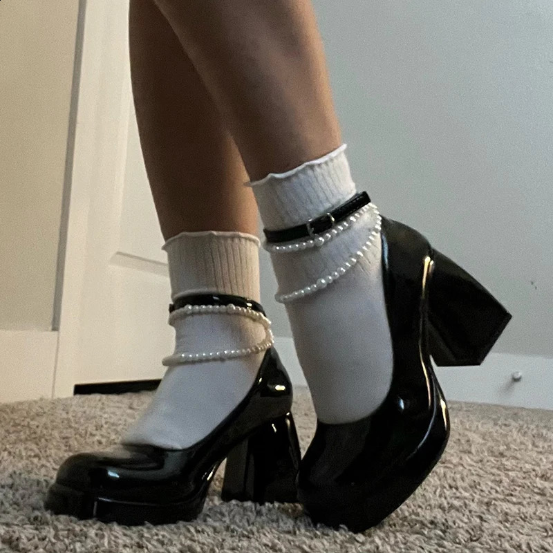 Retro High Heels Mary Jane Womens Shoes Patent Leather Platform Pump Womens Pearl Chain Thick High Heels Womens Shoes 241223