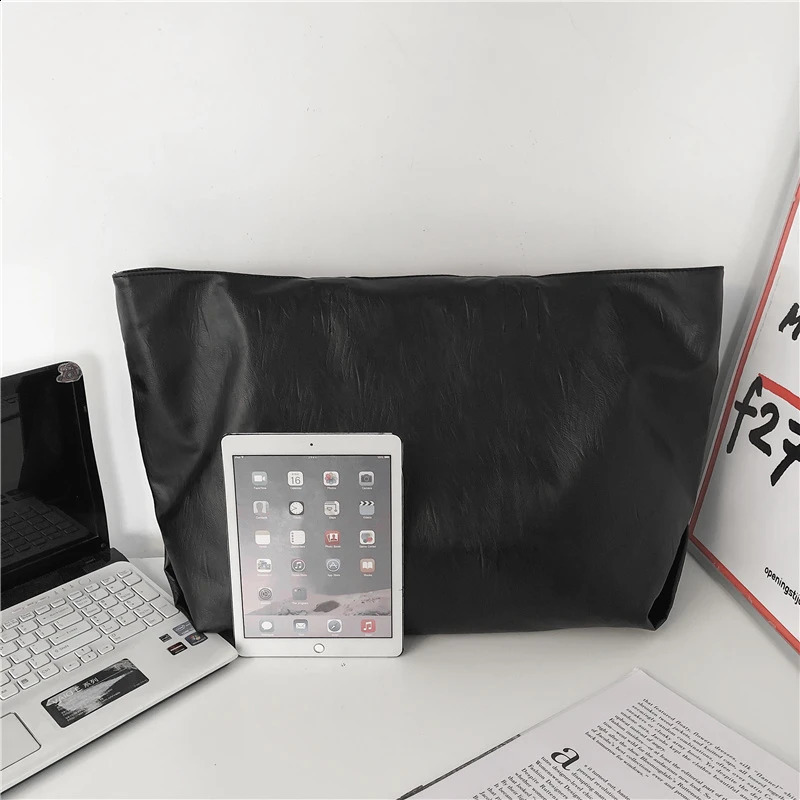 2025S New Free Shipping Designer Bag Black Color Oversized Tote Bags For Women Lightweight Big Capacity Soft Leather Shoulder Bag Unisex Simple Fashio
