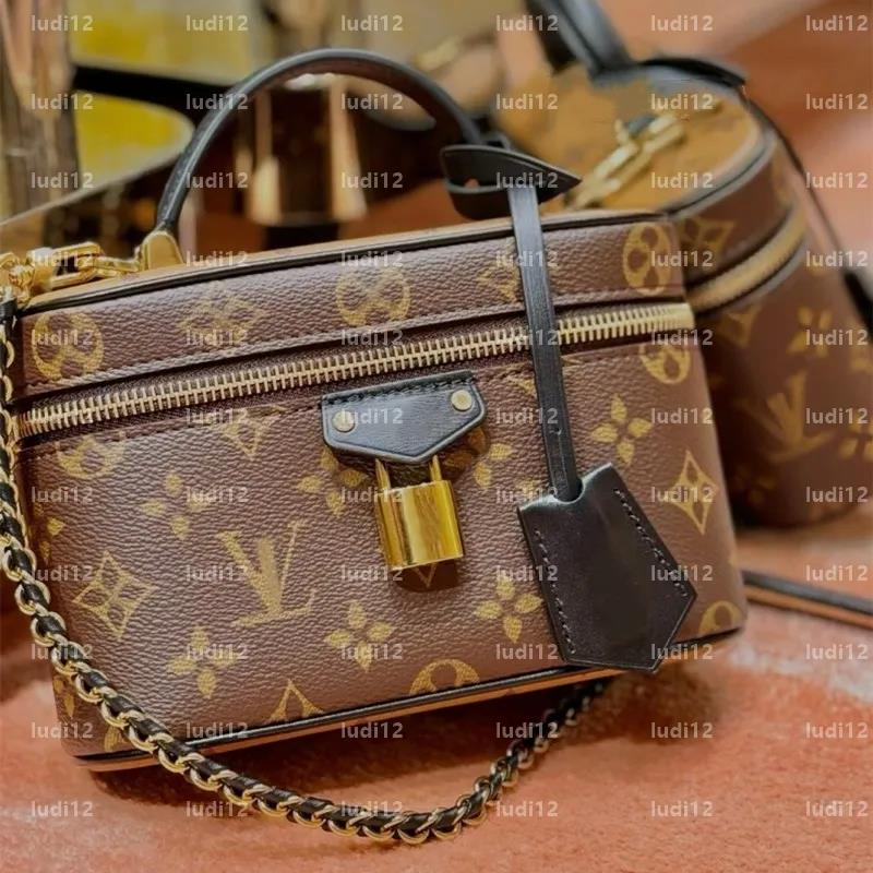 10A Top quality New vanity chain pouch Womens crossbody shoulder bag Original designer handbag mirror quality leather chain bags expensive tote Lock Makeup Bag 2025
