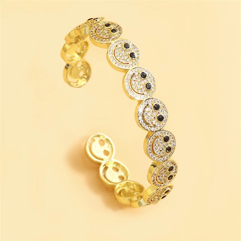 TrendMen Hiphop Rock Smiling Laugh Face Copper Zirconia Bangles For Men Gold Color Metal Crystal Party Wristlet Jewelry Gifts 241224