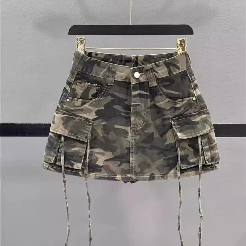 Y2K Fashion Trend Camouflage Big Pocket Tooling Denim Shorts Female Gothic Harajuku Vintage Casual Joker Shorts 241219